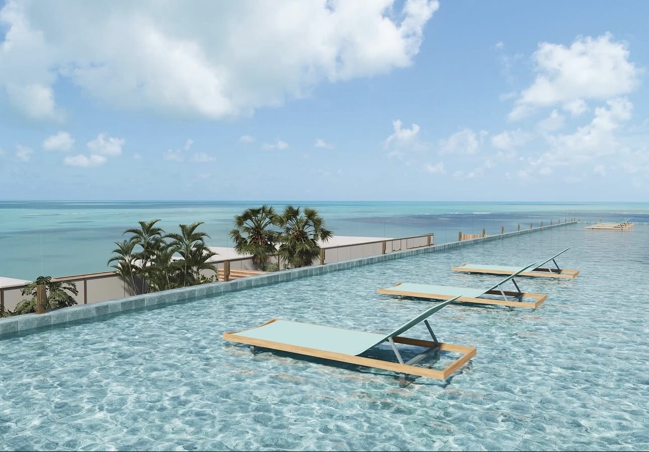 Piscina infinita com vista para o mar